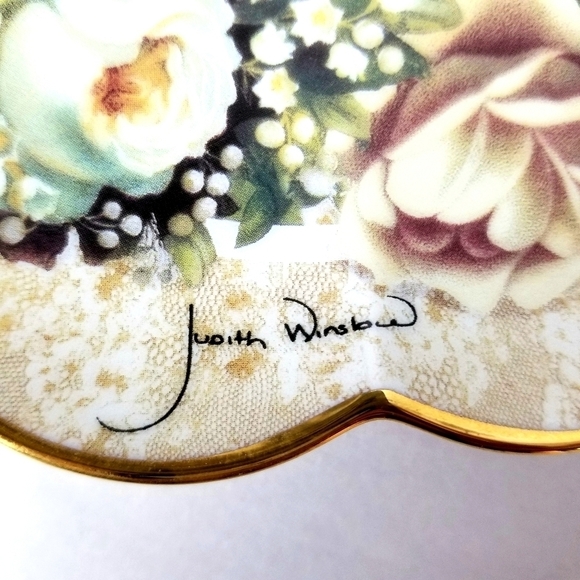 Judith Winslow Rose Beige Decorative Plate  "Bountiful Bouquet" . Franklin Mint - Picture 2 of 3